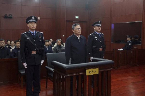 山西省政协原主席吴存荣受贿1.27亿余元被判无期，曾任合肥市长、重庆市委副书记