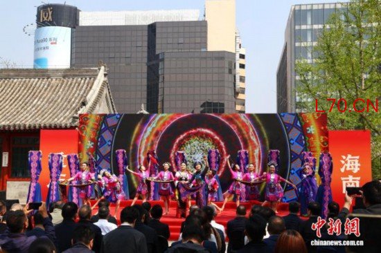 渝琼联袂展示民族文化 “渝见石榴红”绽放北京