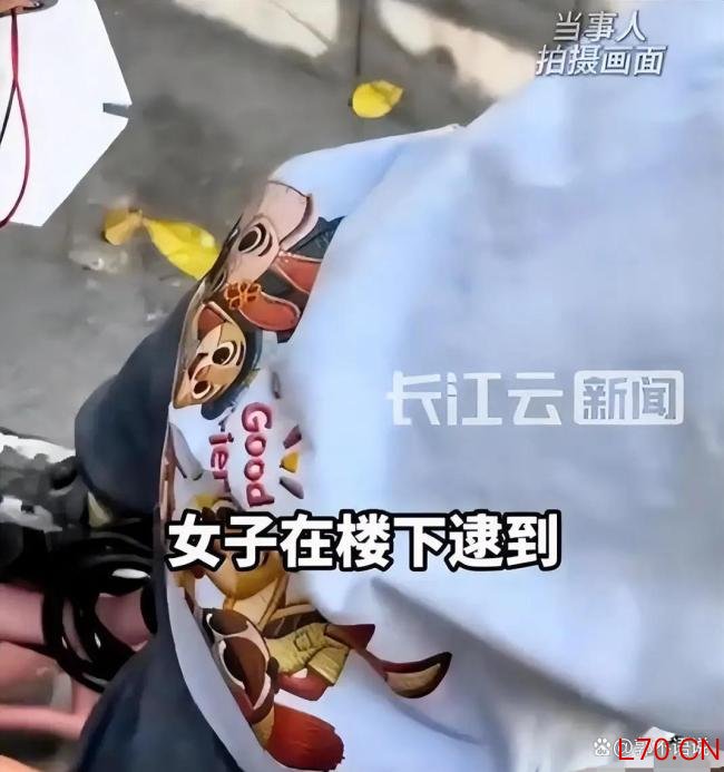 男童偷藏车轮后被妈妈揍了一顿 家庭教育现形记